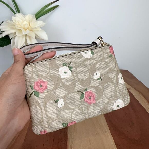 NWT Coach Corner Zip Wristlet In Signature Canvas With Floral Print - Picture 3 of 6
